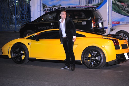 Ngọc Minh Idol gây sốt khi lái siêu xe đi diễn - 4