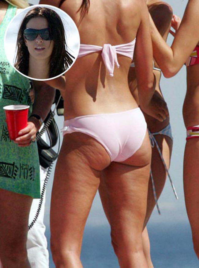 Cũng trong bộ bikini nhưng không photoshop thì Tamara-Ecclestone khác hẳn.
