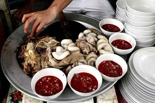 Hiểm họa do ăn tiết canh dịp Tết - 1