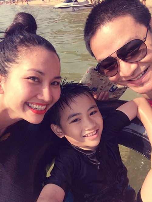 Kim Hiền hạnh phúc hôn chồng sắp cưới - 11