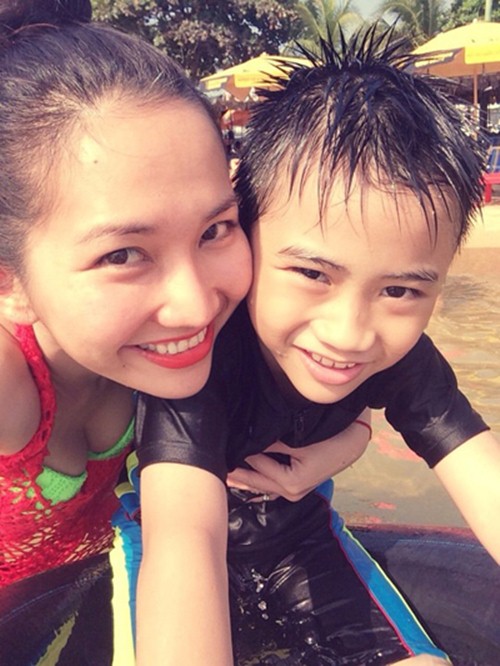 Kim Hiền hạnh phúc hôn chồng sắp cưới - 12