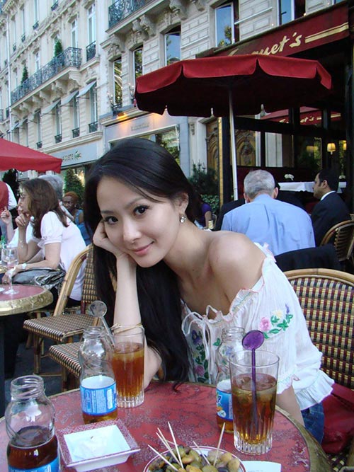 Nàng 7x vừa siêu giàu vừa đẹp ngỡ ngàng - 2