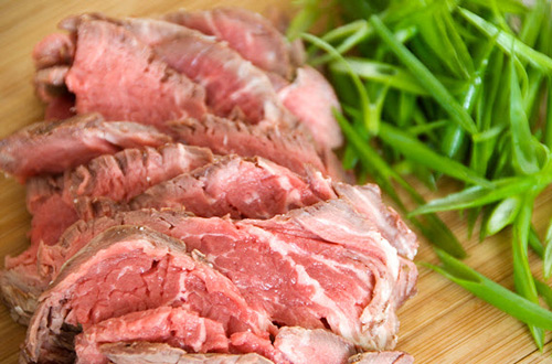 Bò nướng cuộn hành lá hấp dẫn - 3