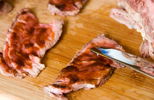 Bò nướng cuộn hành lá hấp dẫn - 5