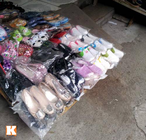 Cận cảnh quot;mổquot; dép bị đồn chứa nước lạ - 5