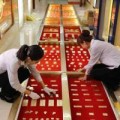 Tin tức - Chơi ngông trải 200 kg vàng làm đường đi