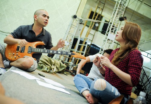 Mỹ Tâm ngồi bệt xuống sàn tập hát - 4