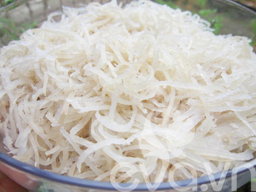 Tự tay làm nem chua nhậu Tết - 2