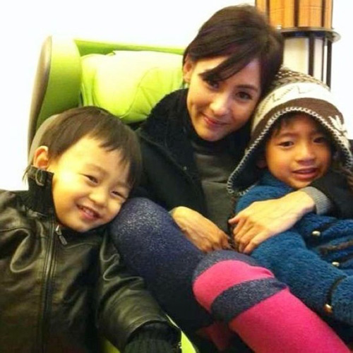 Mẹ con Trương Bá Chi sẽ định cư tại Singapore - 2