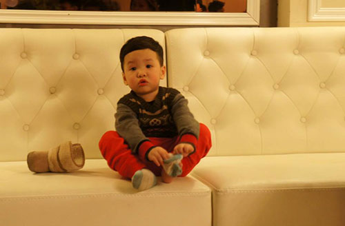 quot;Hâm mộquot; vẻ điển trai của con trai Đan Lê - 4