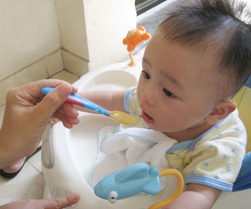 6 lý do sẽ khiến mẹ cho ăn dặm muộn - 1