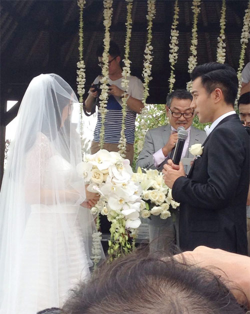 Dương Mịch khóa môi Khải Uy trong lễ cưới - 4