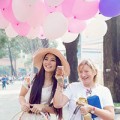 Làng sao - HH Trần Thị Quỳnh bán bóng bay trên phố
