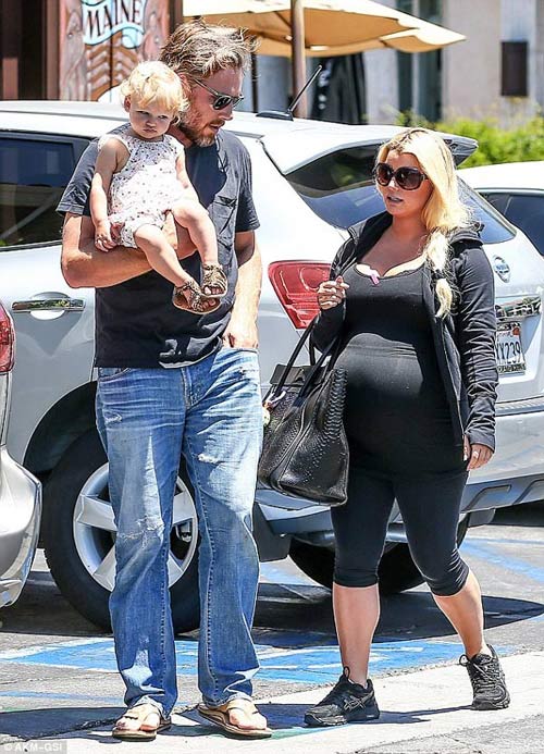 Jessica Simpson tuyên bố sẽ cưới trong năm nay - 3