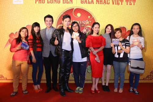 Minh Hằng quot;nhắng nhítquot; trong buổi ký tặng - 12