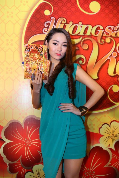 Minh Hằng quot;nhắng nhítquot; trong buổi ký tặng - 1
