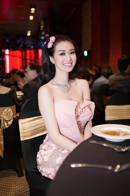 Khánh My kiều diễm quot;đánh bậtquot; dàn người đẹp - 9