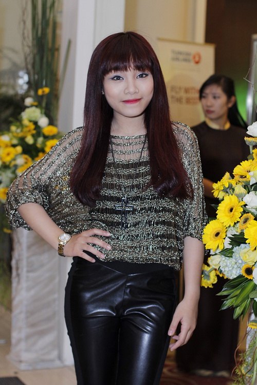 Hoàng Thùy Linh hết lòng vì Wanbi Tuấn Anh - 12