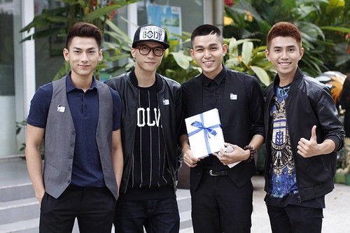 Hoàng Thùy Linh hết lòng vì Wanbi Tuấn Anh - 13