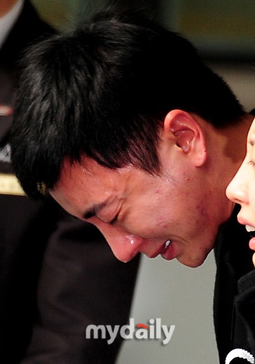 SM bị chỉ trích vì giấu tin người nhà Leeteuk tự tử - 1