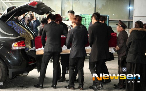 SM bị chỉ trích vì giấu tin người nhà Leeteuk tự tử - 2