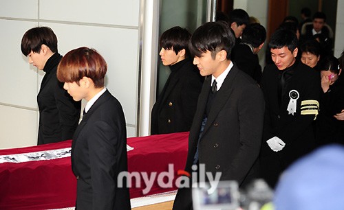 SM bị chỉ trích vì giấu tin người nhà Leeteuk tự tử - 3