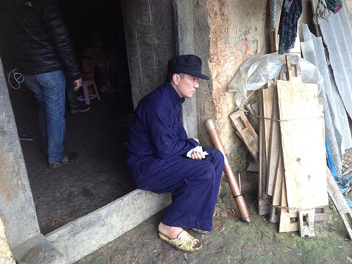 Đàm Vĩnh Hưng nhuộm răng, hút thuốc lào - 1