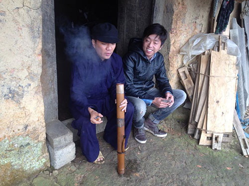 Đàm Vĩnh Hưng nhuộm răng, hút thuốc lào - 2