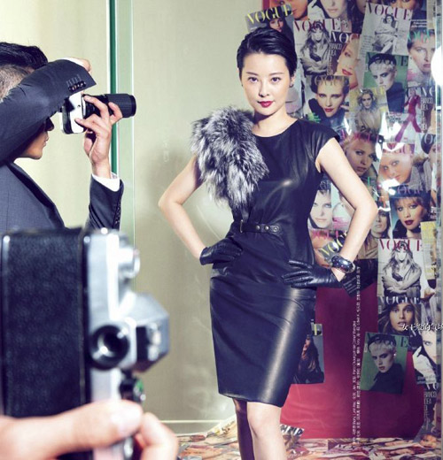 Băng Phạm hứng #039;gạch đá#039; vì sính áo lông thú? - 3