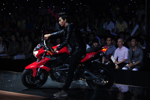 Chí Tài làm quot;nóngquot; Bước nhảy hoàn vũ - 1