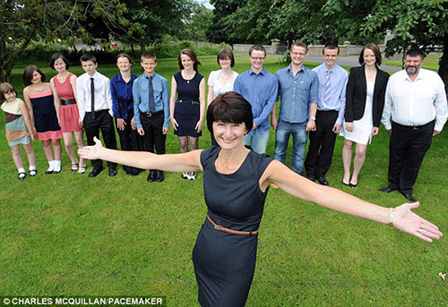 Bà mẹ 53 tuổi sinh 14 con, vòng 2 vẫn chuẩn - 2