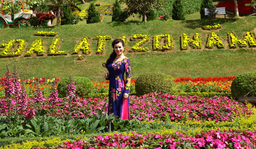 Quý bà Kim Hồng trẻ trung cưỡi ngựa - 8