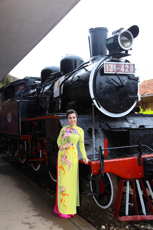 Quý bà Kim Hồng trẻ trung cưỡi ngựa - 12