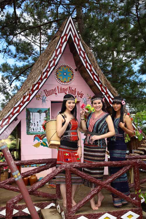 Quý bà Kim Hồng trẻ trung cưỡi ngựa - 6