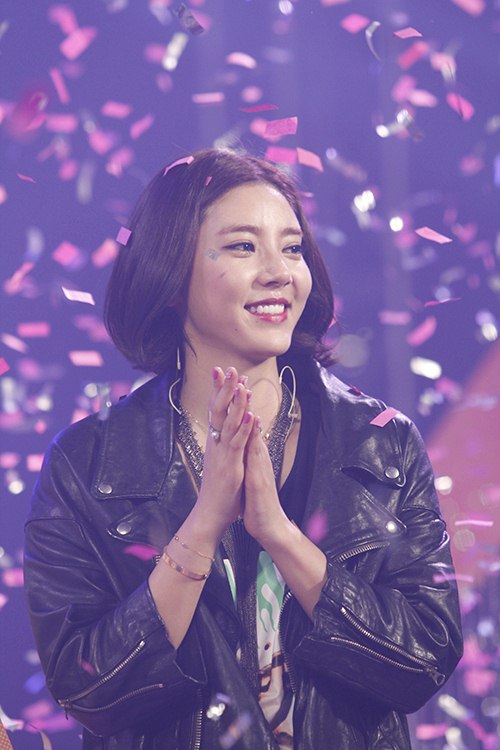 Son Dam Bi vẫn chuyên nghiệp dù gặp sự cố - 10