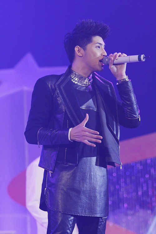 Son Dam Bi vẫn chuyên nghiệp dù gặp sự cố - 15