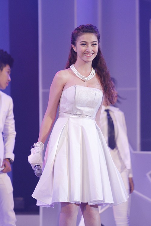 Son Dam Bi vẫn chuyên nghiệp dù gặp sự cố - 16