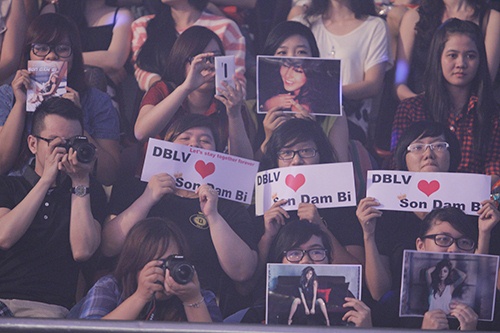 Son Dam Bi vẫn chuyên nghiệp dù gặp sự cố - 11