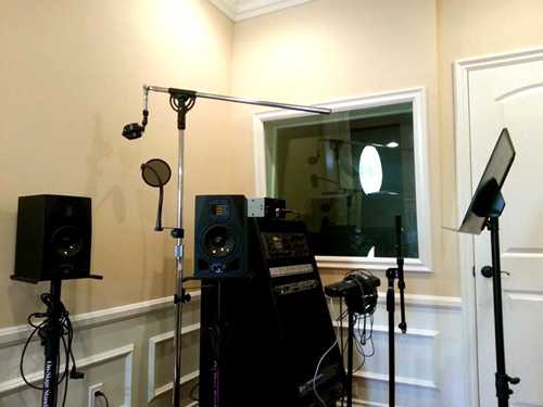 Cơ ngơi hoành tráng của nam ca sĩ Việt tại nước ngoài - 16