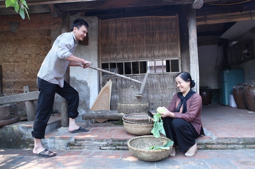 Long Nhật nhỏ bé trong vòng tay Công Dũng - 7