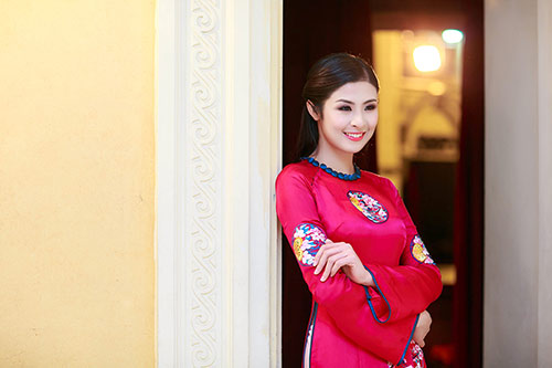 Ngọc Hân quot;thì thầmquot; cùng MC Lê Anh - 6