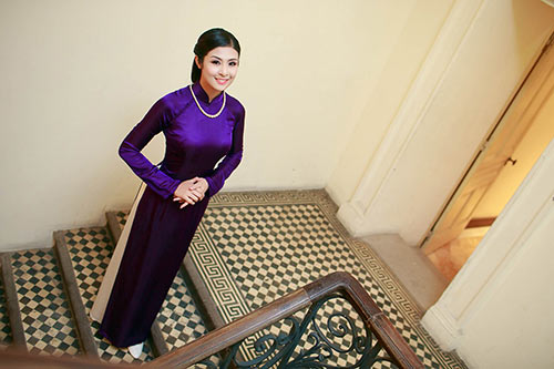 Ngọc Hân quot;thì thầmquot; cùng MC Lê Anh - 2