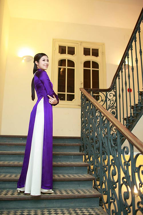 Ngọc Hân quot;thì thầmquot; cùng MC Lê Anh - 4