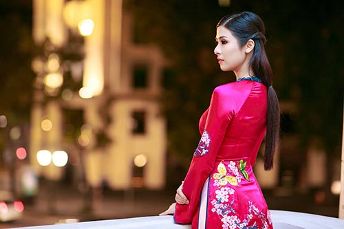 Ngọc Hân quot;thì thầmquot; cùng MC Lê Anh - 9