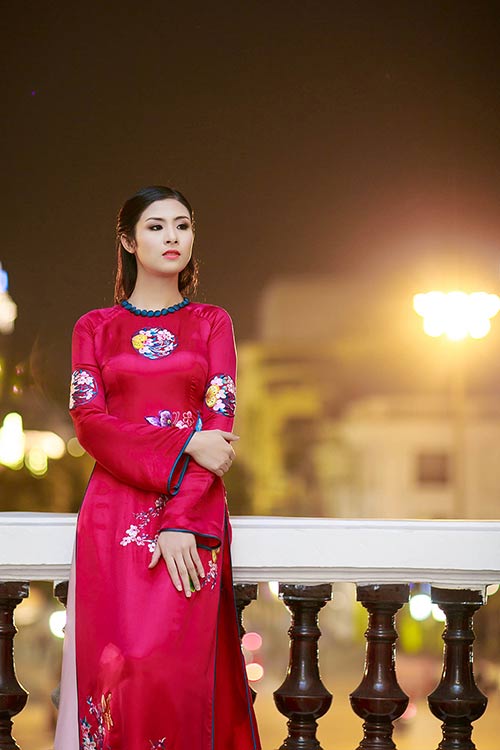 Ngọc Hân quot;thì thầmquot; cùng MC Lê Anh - 10