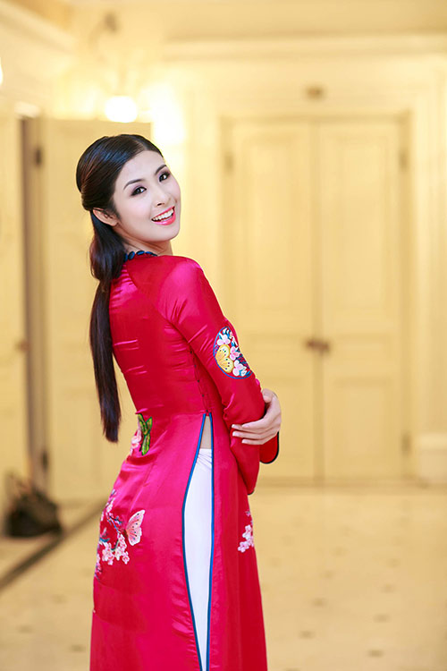 Ngọc Hân quot;thì thầmquot; cùng MC Lê Anh - 8