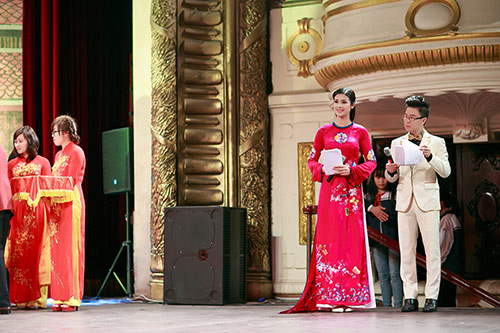 Ngọc Hân quot;thì thầmquot; cùng MC Lê Anh - 14