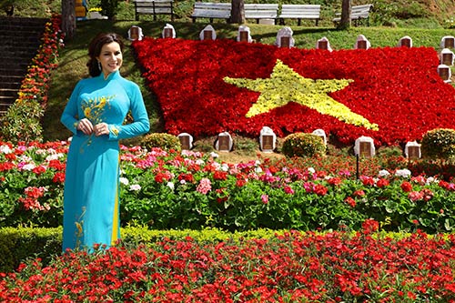 Quý bà Kim Hồng trẻ trung cưỡi ngựa - 9