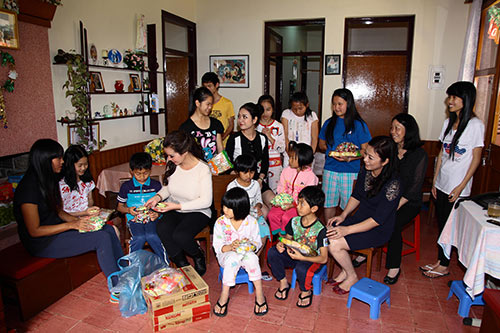 Quý bà Kim Hồng trẻ trung cưỡi ngựa - 15