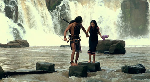 Dương Cẩm Lynh khuấy động rạp chiếu Phim Tết 2014 - 5